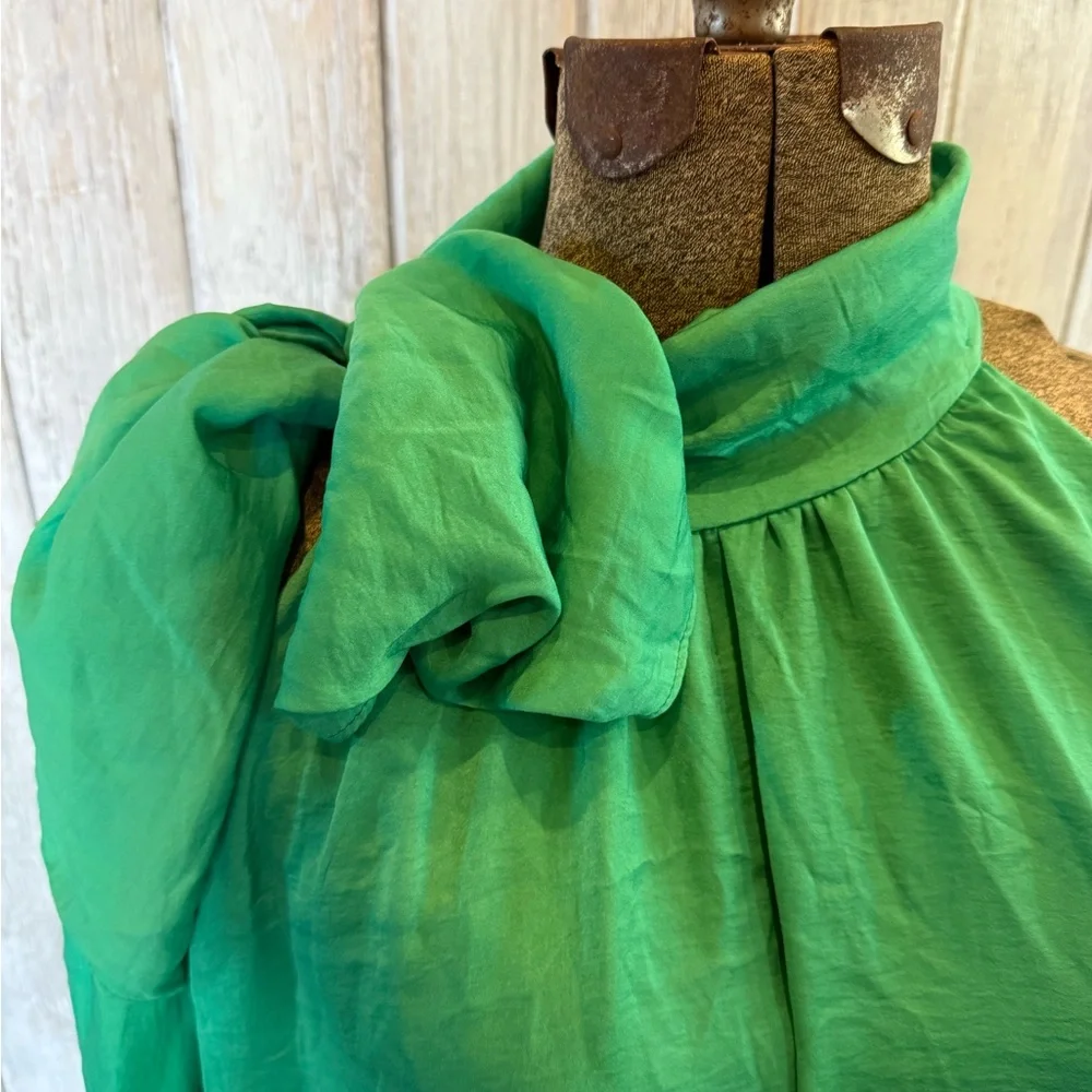 Elegant Green Halter Dress - Picture 3 of 7